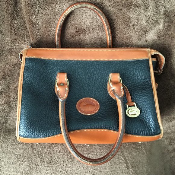 🎉Host Pick 🎉Vintage Dooney & Bourke Lg Black/Tan Satchel - Picture 2 of 12